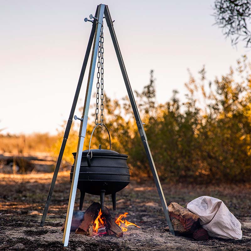 LK’s Campfire Tripod Stand